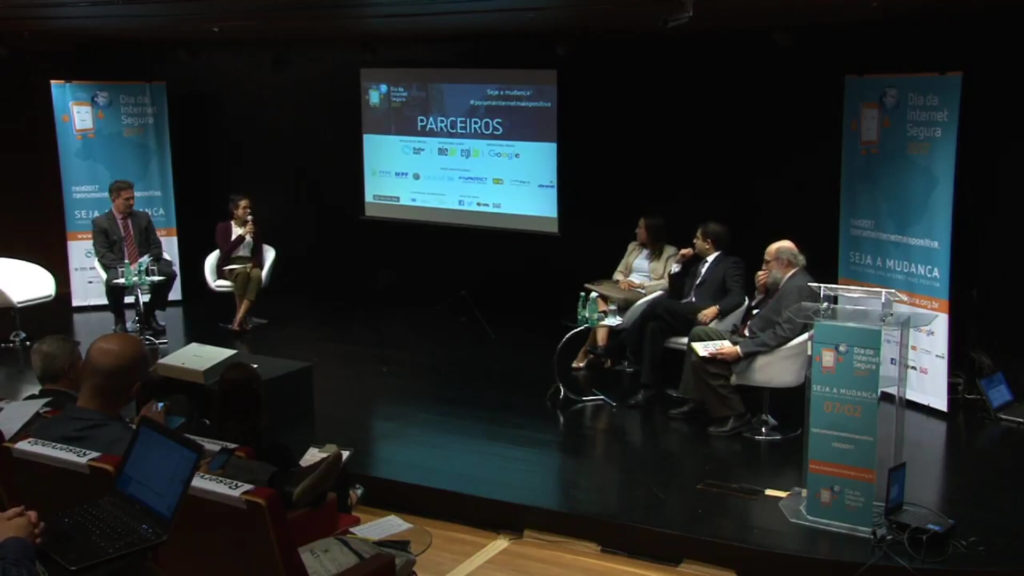 Discusión del Día de Internet Seguro 2017. Foto SaferNet.